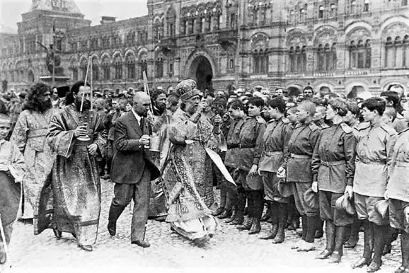 Митрополит Тихон на Красной площади с солдатами 1917 год Москва Красная - фото 39