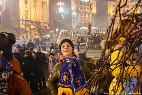 Новогодняя ночь на Майдане Незалежности Киев Украина 1 января 2014 года - фото 5