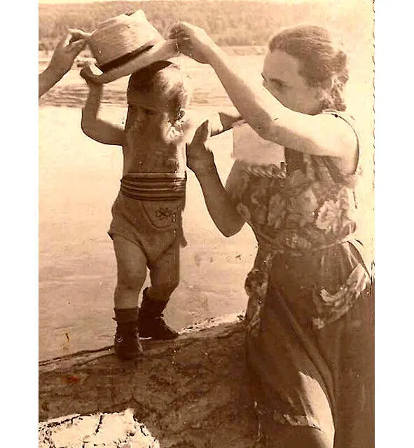 Сережа с мамой на реке Китой Сережа на реке Китой - фото 29
