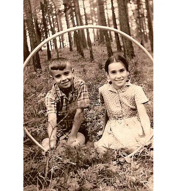 Сережа и Галя в пионерском лагере Искра Помню такой случай когда Сереже было - фото 32