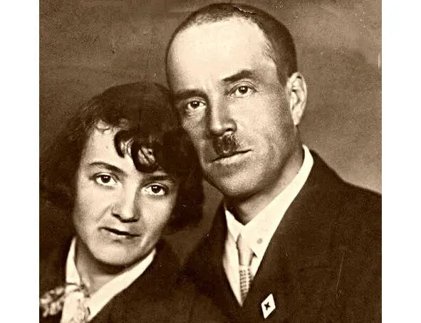 Вера и Алексей Решетниковы в молодости Своего деда Алексея Васильевича - фото 16