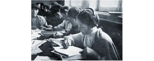 Занятия по ликвидации неграмотности Чебоксары 1930е годы Автор фотографии - фото 13