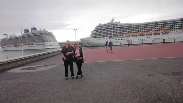 Лирическому названию лирическое фото Мы с Аминой на фоне круизных лайнеров - фото 1