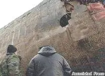 На этих фотографиях видно что вмятина непосредственно граничит с районом где - фото 25