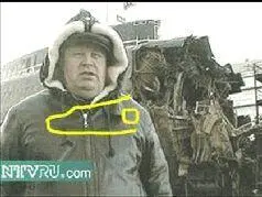 В этих кадрах ВУстинов закрывал своей фигурой от взоров телезрителей вмятину и - фото 52