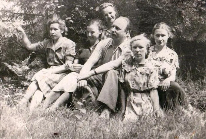 Энциклопедия наших жизней Семейная сага Наша доченька Стэлла Том 4 Перестройка - фото 51