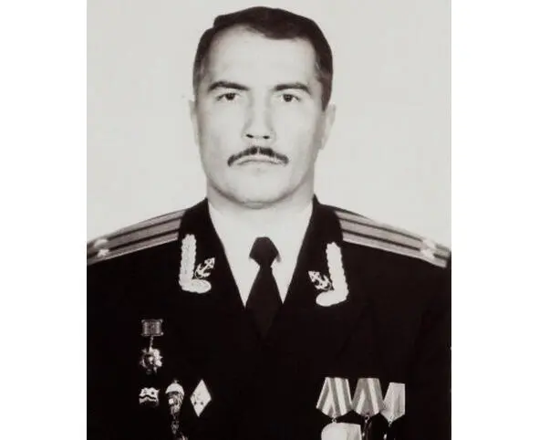 Николай Викторович Жуков родился в городе Донецке Донецкой области в 1957 года - фото 1