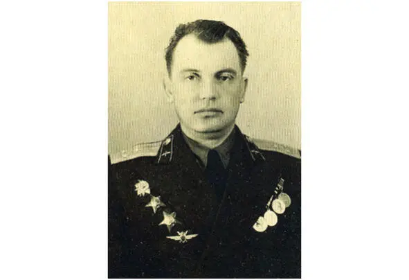 Владимир Александрович Петров Владимир Александрович Петров родился 1 марта - фото 16
