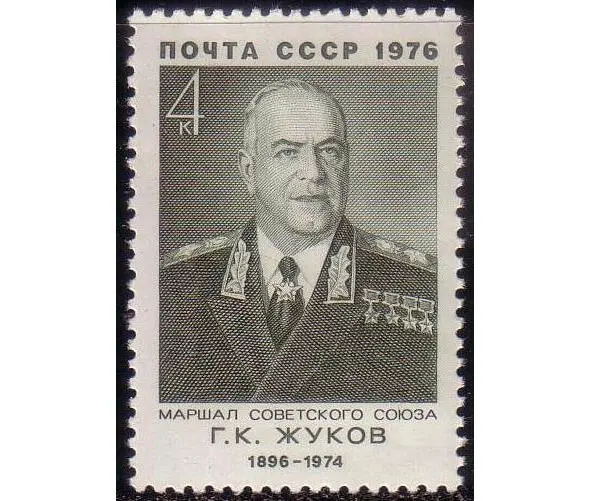 Генеральный секретарь ЦК КПСС Леонид Брежнев имел пять звезд Героя Леонид - фото 18