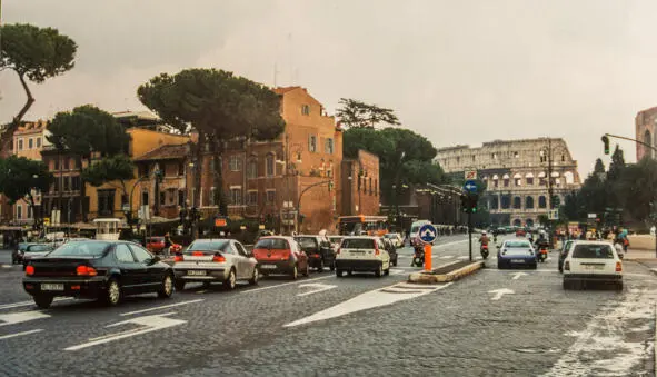 В Италии Joan Baez In Italy Водить машину по улицам Рима каторжный - фото 3