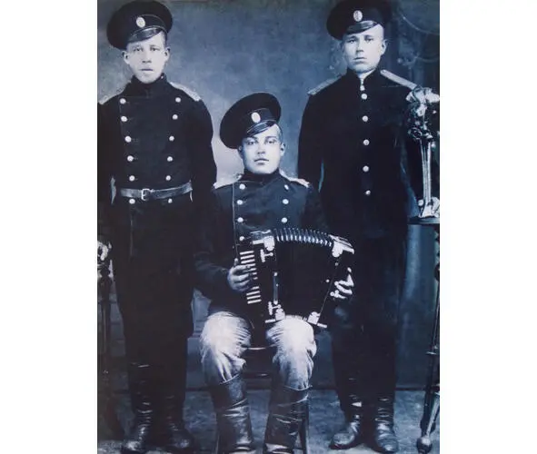 В январе 1941 г после родов умерла его жена Ефимия Григорьевна и - фото 7