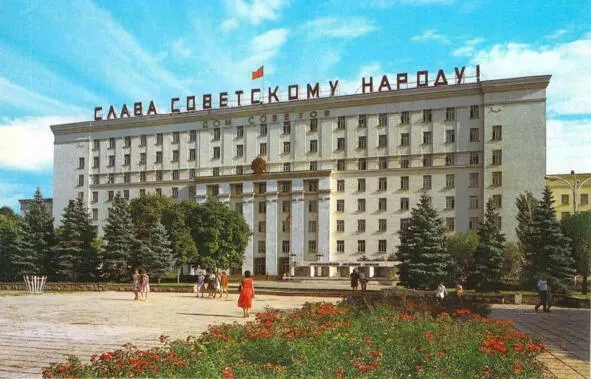 Дом Советов в РостовенаДону Здесь располагался облисполком и проходили - фото 9