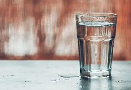 Leau est essentielle pour pratiquer la magie à la maison Vous devez mettre un - фото 8