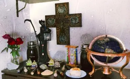 Ingredientes un mantel blanco una imagen de la Santísima Muerte que necesites - фото 38