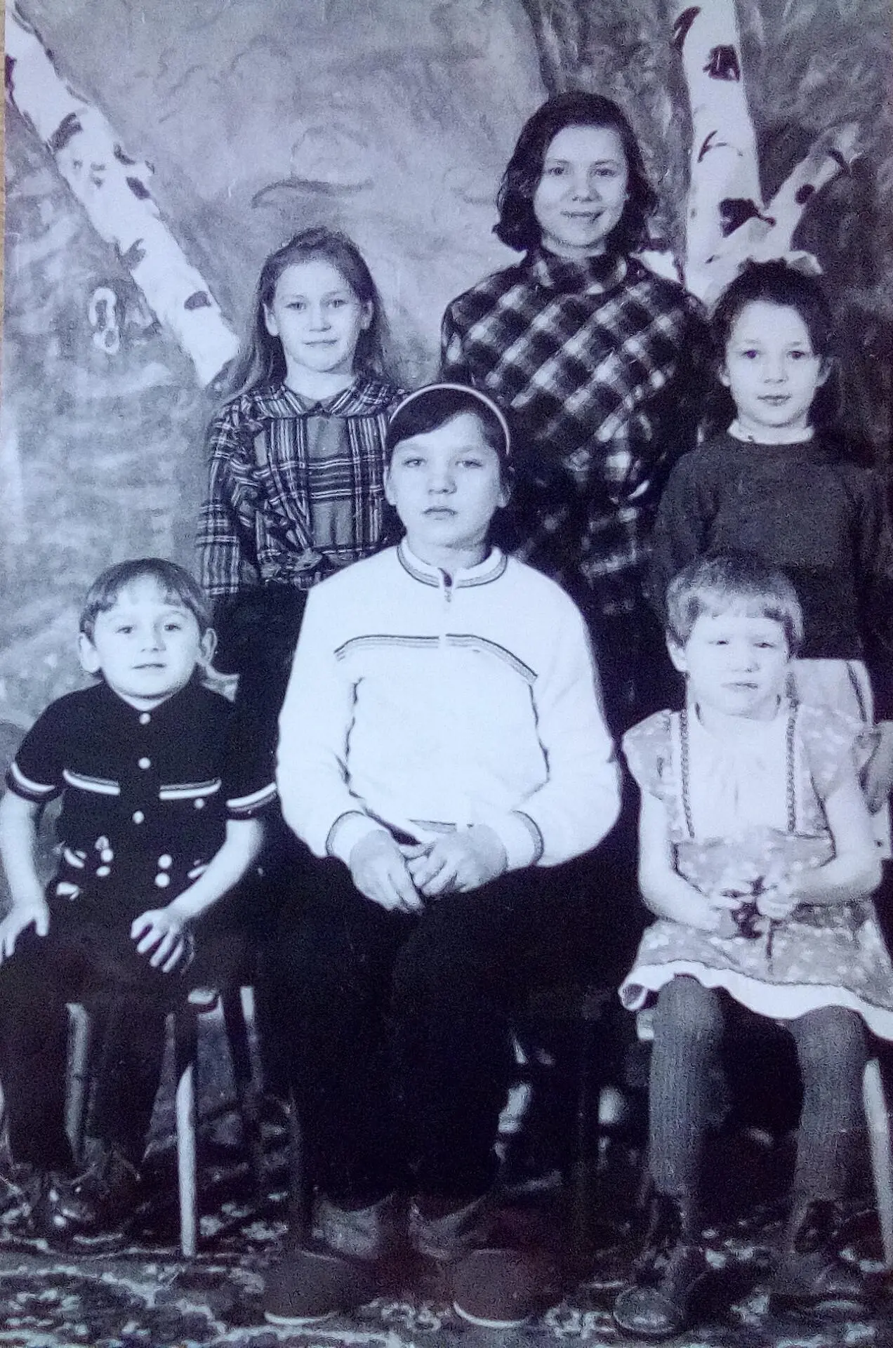 Я сижу крайняя справа Пятигорск 31121986г СМСка вторая Семейное - фото 3