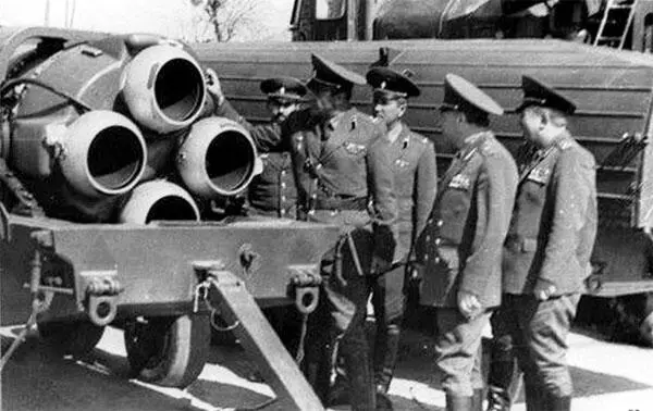 Разгрузка и подготовка к уничтожению ракет 9М76 в СарыОзеке 1989 г - фото 47