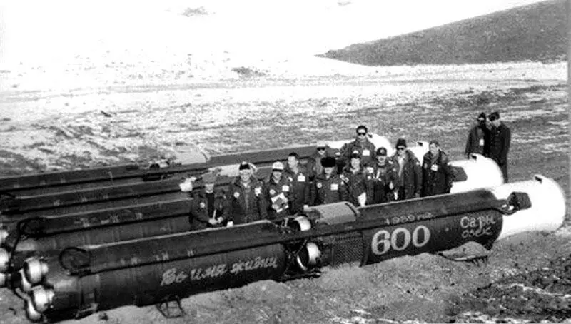 Разгрузка и подготовка к уничтожению ракет 9М76 в СарыОзеке 1989 г - фото 48