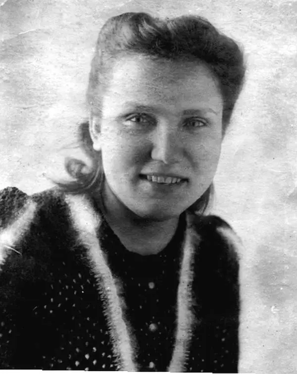 Мария Георгиевна Сельянова Начало 1950х Сергей Сельянов Конец 1950х - фото 2