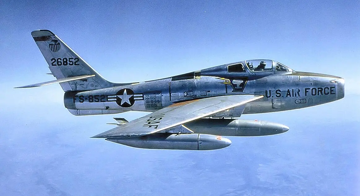 Стреловидный F84F 50ой серии в дальнем полёте Проблема помпажа двигателя на - фото 13