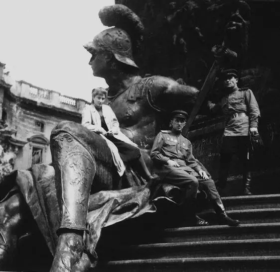 В Берлине май 1945 Из личного архива Елены Ржевской Предисловие Олег - фото 2