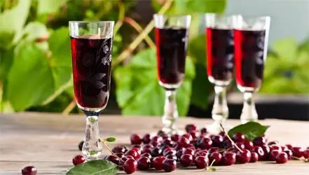 Вишневый ликер анг cherry liqueur это алкогольный напиток настоянный на - фото 13