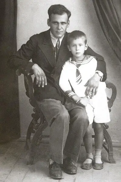 Анатолий Евстафьевич и Виктор ФЕРГАНА В 1935 году семья переехала в город - фото 8