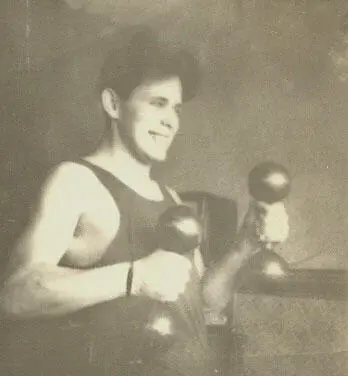 На фотографии Виктор крайний слева Спортом я стал заниматься в городе - фото 26