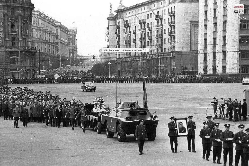 Похороны Владимира Михайловича КОМАРОВА Снимок опубликован на сайте Храма - фото 11