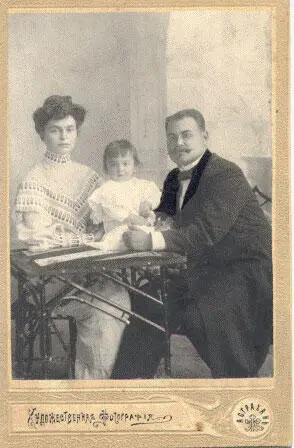 На фотографии моя бабуся Мариамна Алониевна с мужем Василием - фото 1