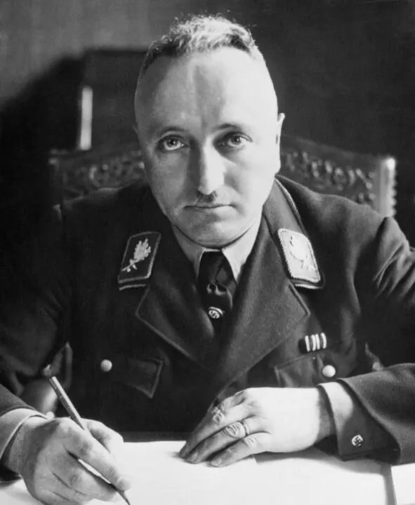 Роберт Лей В 1933 году он возглавил Трудовой фронт Делать ставку на рабочих в - фото 8