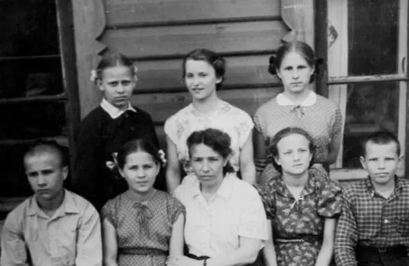 Детский Совет Кологривского детского дома Директор детского дома Гончарова - фото 18