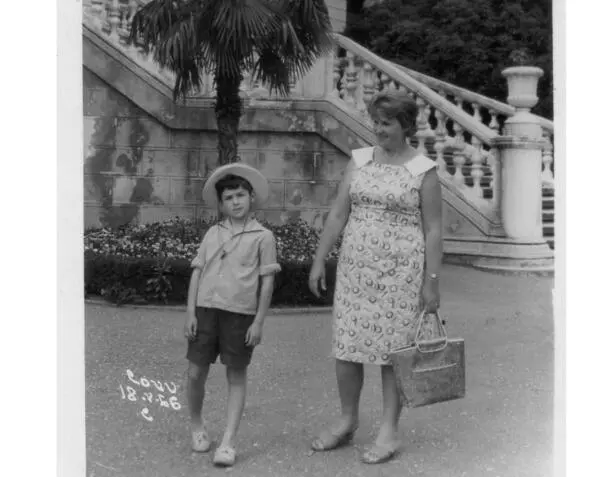 Я и мама в Сочи 1966г А затем вновь Абхазия полное воссоединение семьи и - фото 6