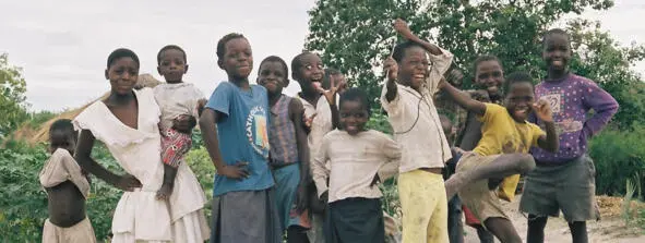 Дети Замбии Тем более что путешествие там сродни машине времени Отправляясь в - фото 3