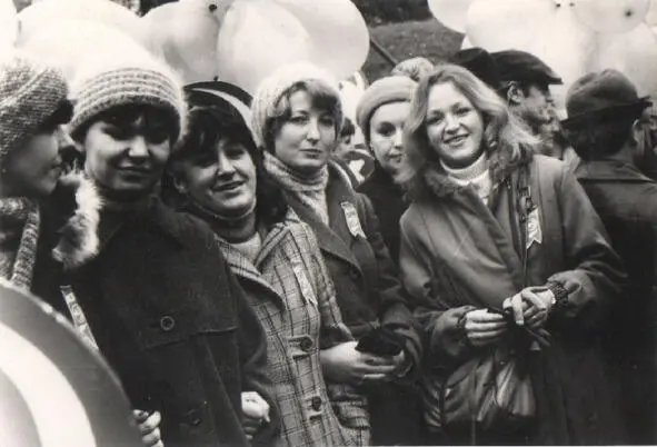 7 Ноября 1983г 7 ноября 1984г Мы с друзьями тоже готовились к демонстрациям - фото 34