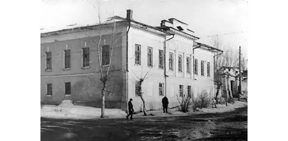 Детский дом в котором вырос мой папа Детский дом вид со двора В детдоме - фото 10