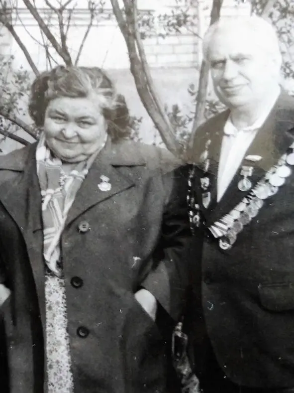 А это мой дядя Вылегжанин Владимир Андреевич в молодости Вместе с моей матерью - фото 2