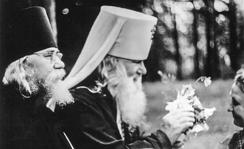 Митрополит Иоанн Разумов и архимандрит Иоанн Крестьянкин В несчастьях и - фото 5