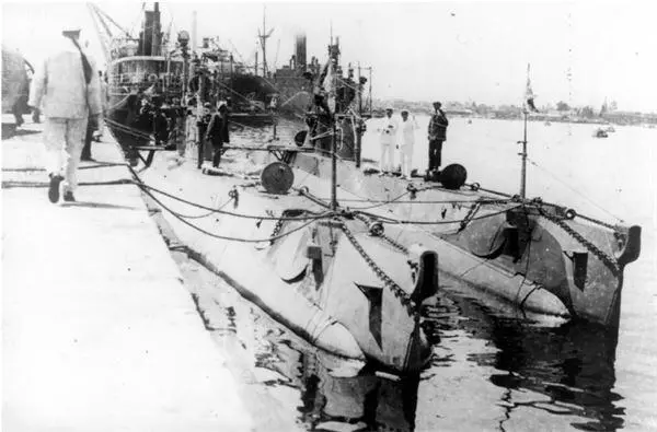 С уходом немцев из Крыма часть кораблей Черноморского флота попала в руки - фото 1