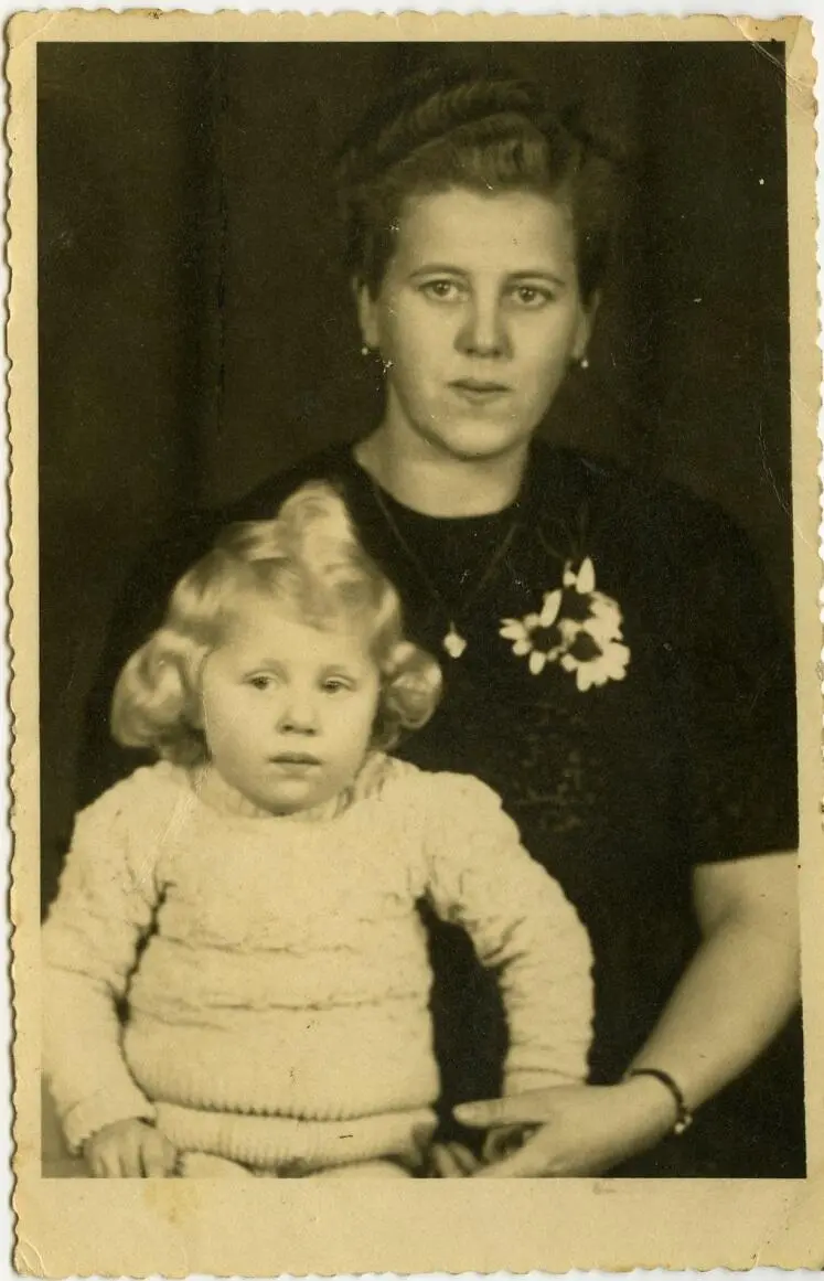 Анна Хольбайн и ее дочь Инга Анна хозяйка квартиры в которой осенью 1945 - фото 2