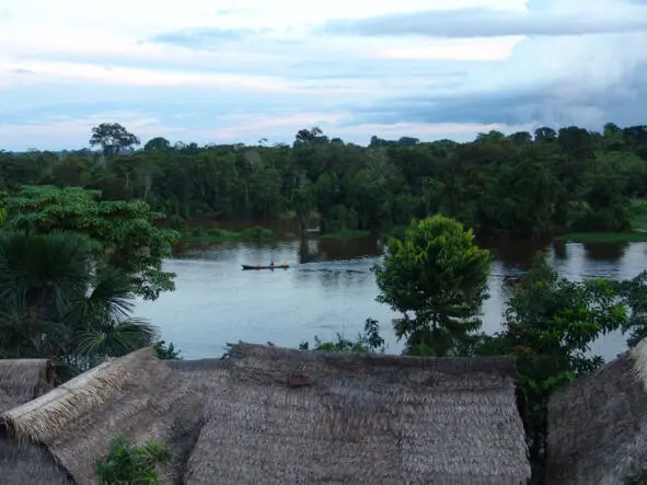 Вид на реку Ампияку в районе Пебаса Дождь над джунглями - фото 34