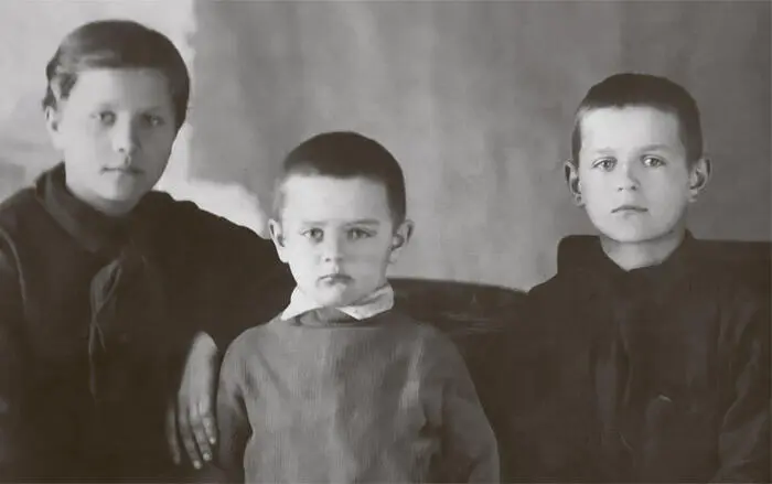 Люся Женя и Борис младший Алексины село Шкотово 1928 год Людмила - фото 7