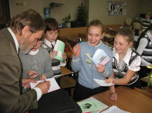 Писатель А Н Часов на встрече с ярославскими школьниками Радуга Дождь - фото 1