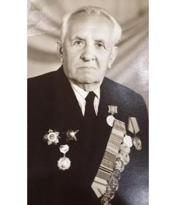 Бурмистров Борис Дмитриевич родился 1 апреля 1912 года в городе Костроме Семь - фото 2
