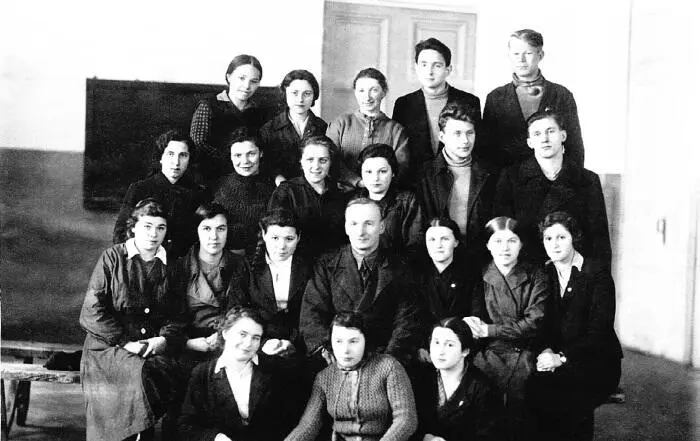 10й класс Ленинград 1939 г Еще через несколько дней военный приехал - фото 14