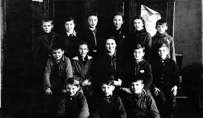 Пионервожатая Ленинград 1940 г Домой я опять бежала по Неве так было - фото 15