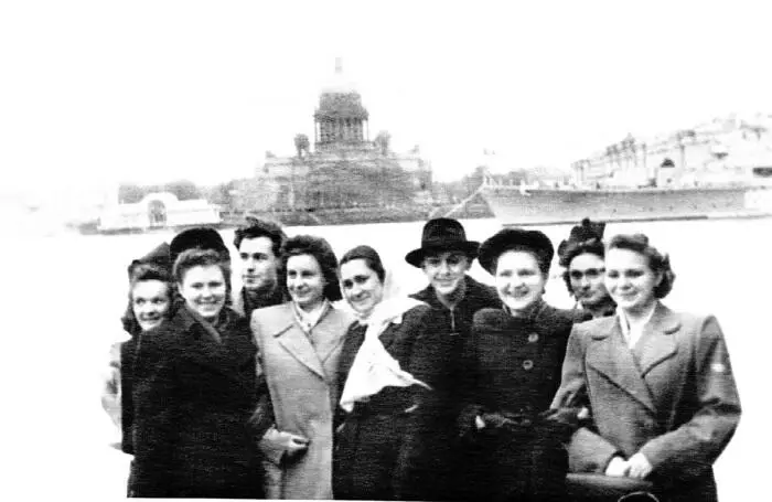 Среди однокурсников по Мединституту Ленинград 1952 г Егорка К началу войны - фото 16