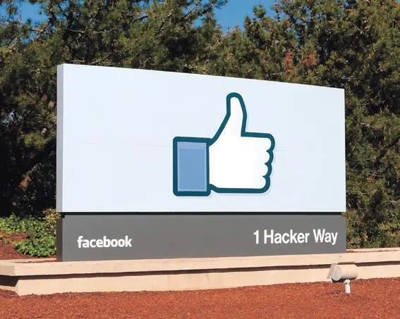 На знаке перед штабквартирой Facebook в МенлоПарк Калифорния находится - фото 2
