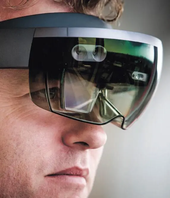 Очки HoloLens производства Microsoft сочетают в компактной гарнитуре сложные - фото 1