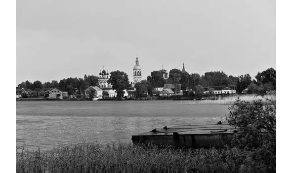 Гуляя мы с Петром так и не нашли ни одной пары похожих Городок очень в плохом - фото 55