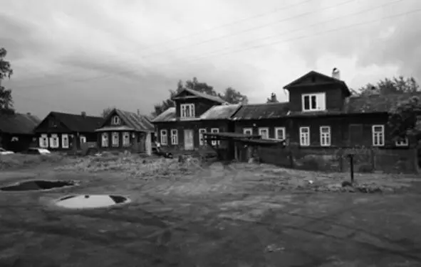 Старые дворики кривые заборчики с боку от калитки почти всегда лавочка а ещё - фото 56